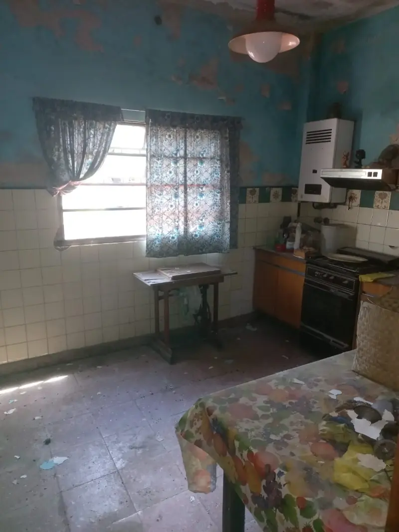 OPORTUNIDAD! Casa a reciclar. Morón Sur