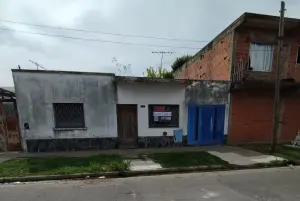 OPORTUNIDAD! Casa a reciclar. Morón Sur
