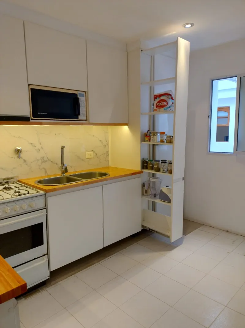 CASA ESTILO COLONIAL EN CASTELAR NORTE. OPORTUNIDAD!!!. REMO