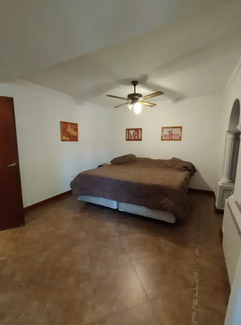 CASA ESTILO COLONIAL EN CASTELAR NORTE. OPORTUNIDAD!!!