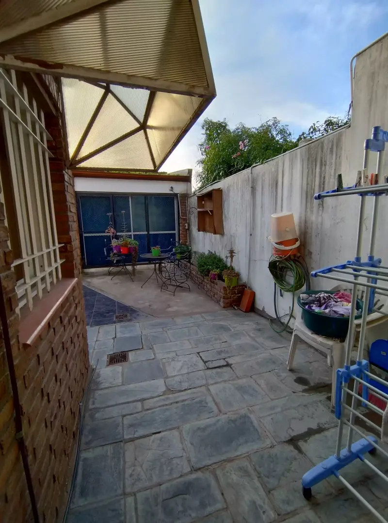 CASA DE 5 AMBIENTES EN SAN ANTONIO DE PADUA SUR