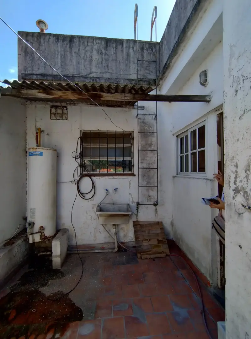 VENTA DE 2 LOCALES Y DEPARTAMENTO EN MERLO CENTRO