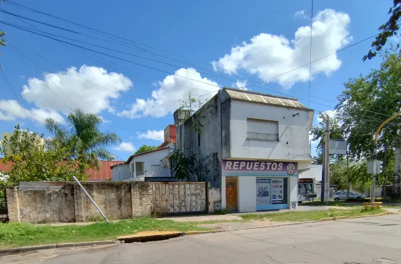 VENTA DE 2 LOCALES Y DEPARTAMENTO EN MERLO CENTRO