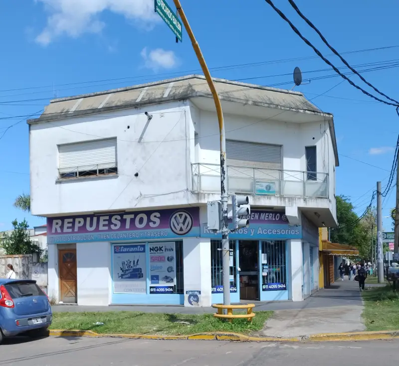 VENTA DE 2 LOCALES Y DEPARTAMENTO EN MERLO CENTRO