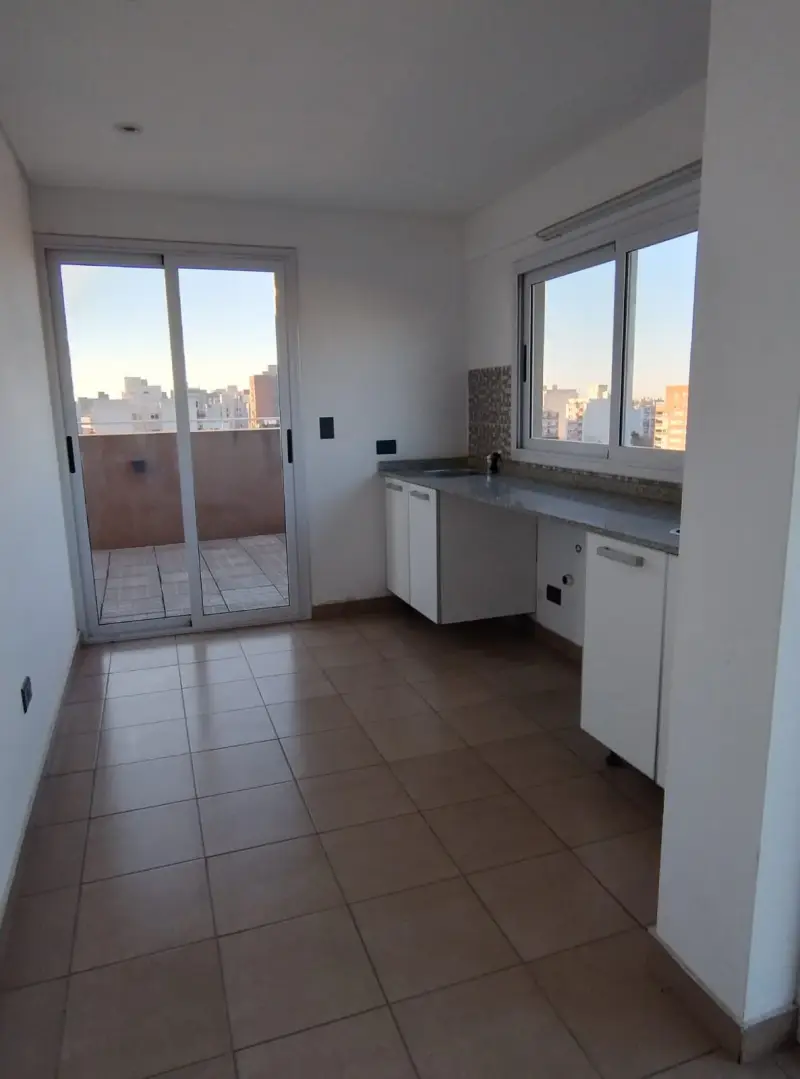 VENTA O PERMUTA. DEPTO. 2 AMBIENTES AL FRENTE. MORON SUR